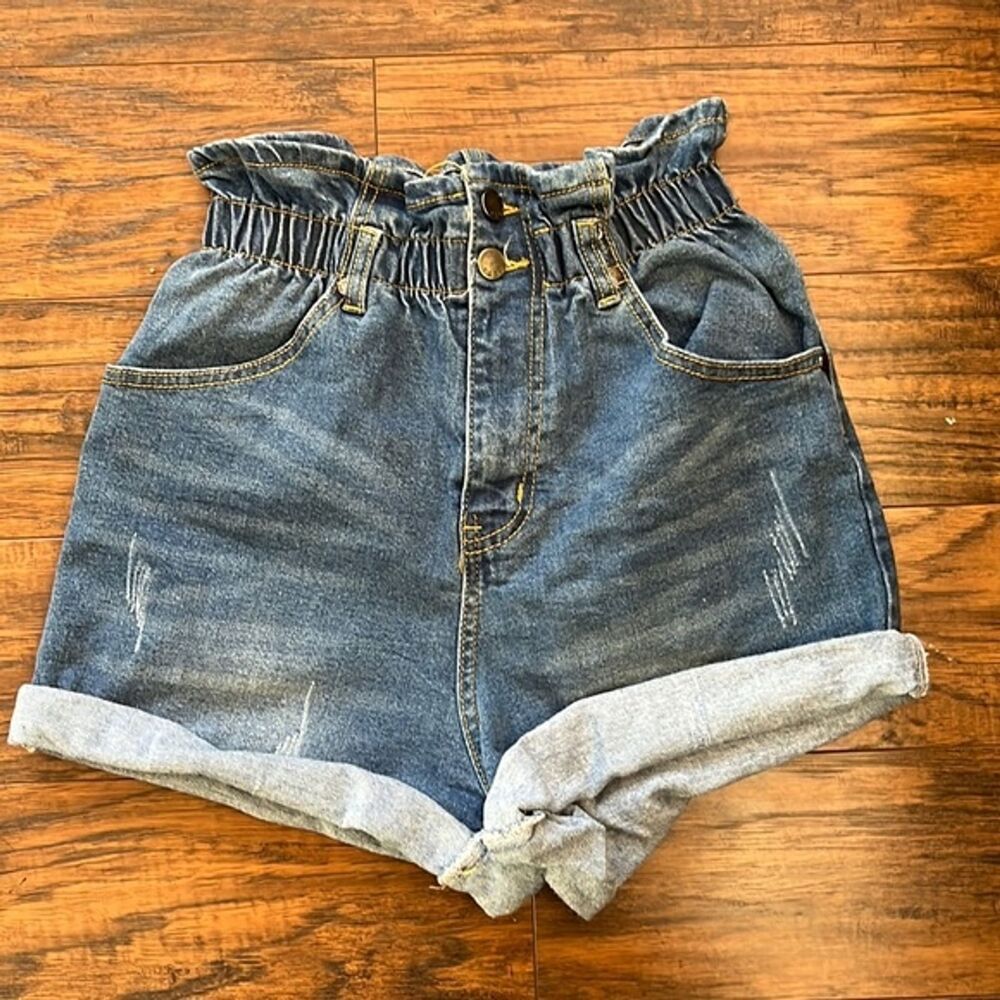 The Style Between Us Cute High Rise Paper Bag Style Distress JeanShorts SZ Small